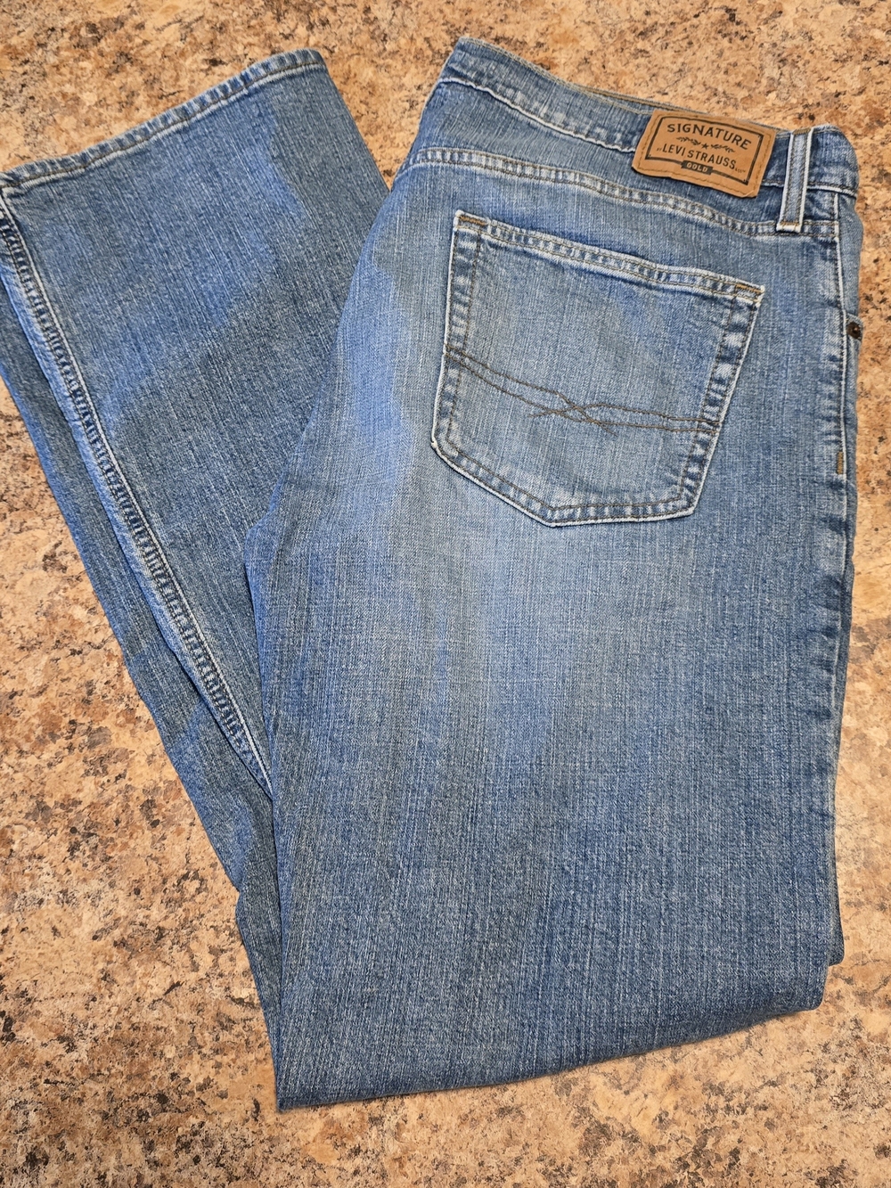 Signature by Levi Strauss Men's Medium Blue Bootcut Jeans